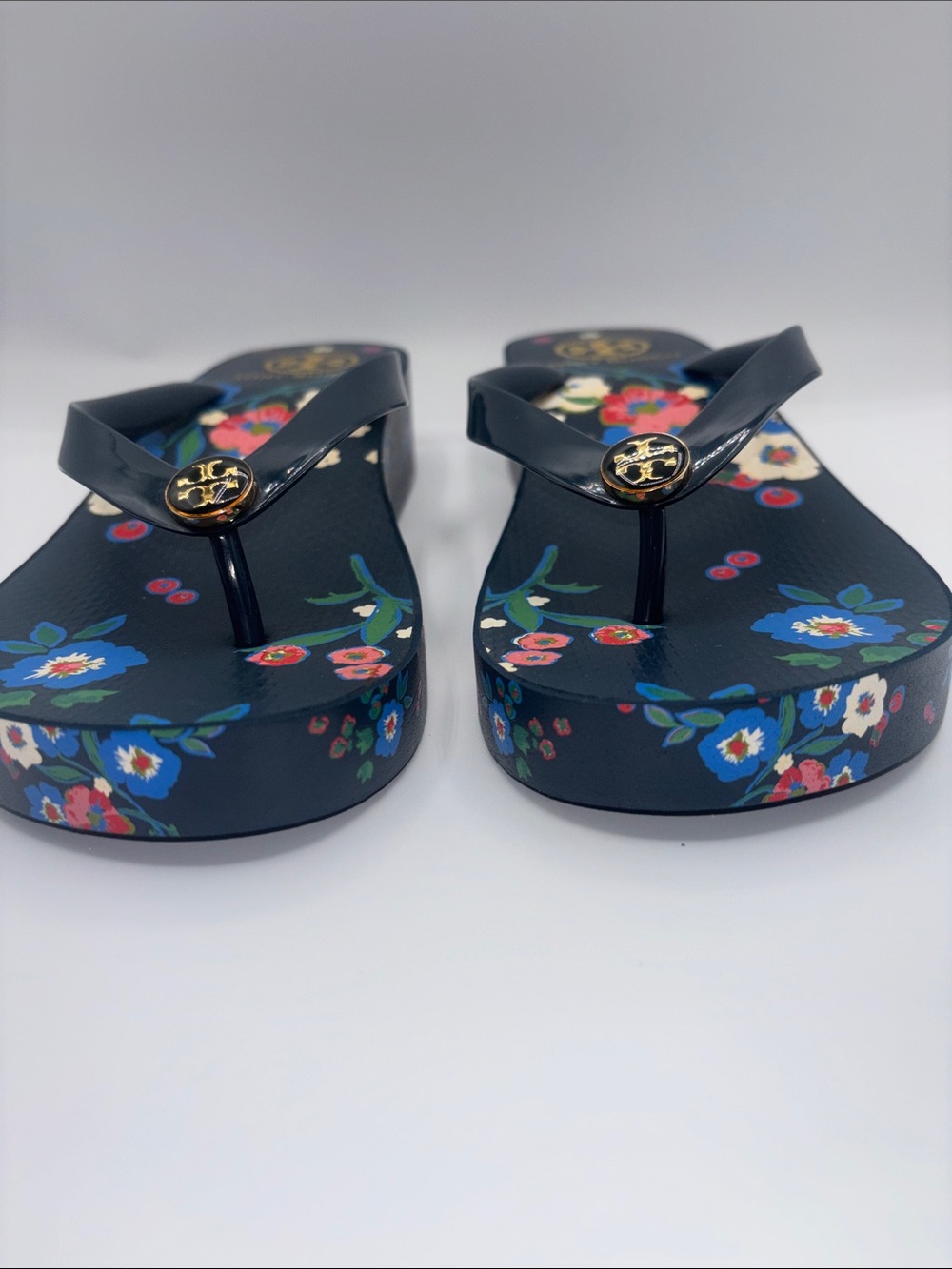 Tory Burch Navy Floral Logo Thong Sandals - Picture 3 of 9